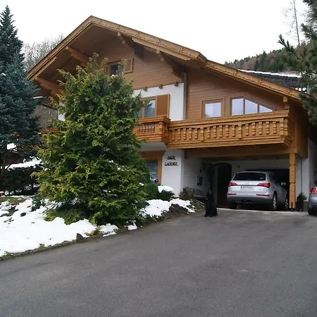 Gaestehaus Lackner ホームステイ *